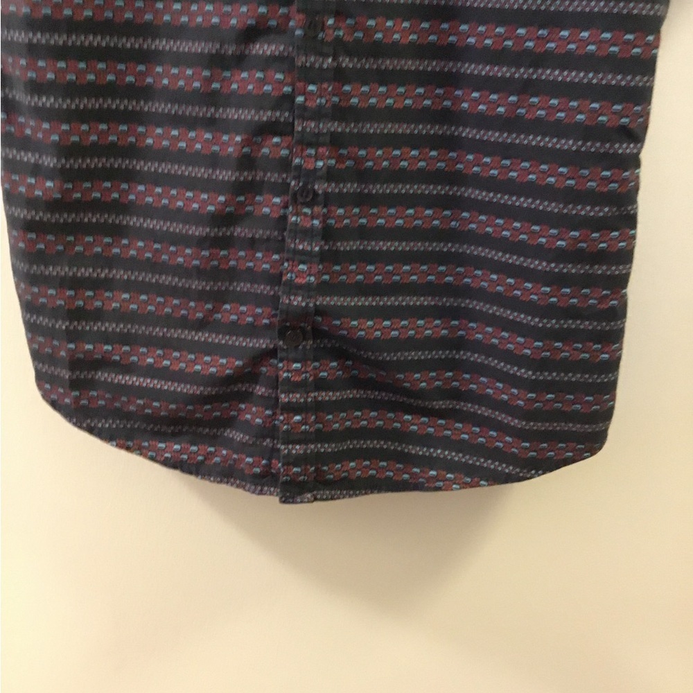 Broken Threads short sleeve button down shirt Men’s size small - Picture 6 of 9